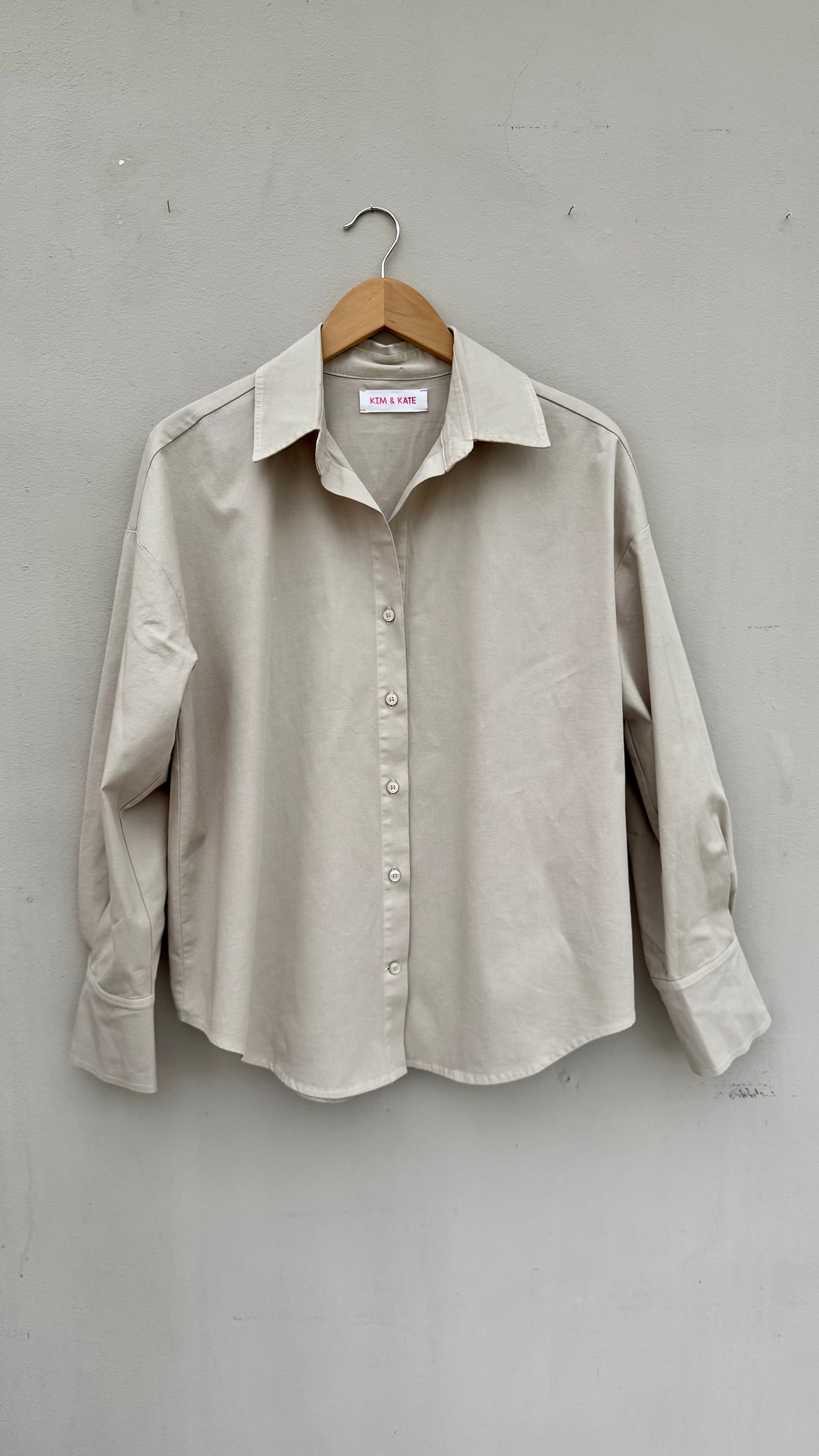 KIM & KATE The Boyfriend blouse Biscotti